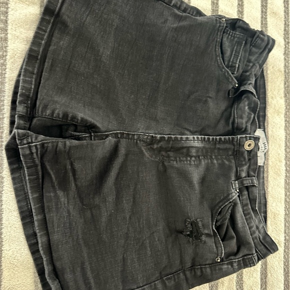 Shorts - Picture 4 of 4